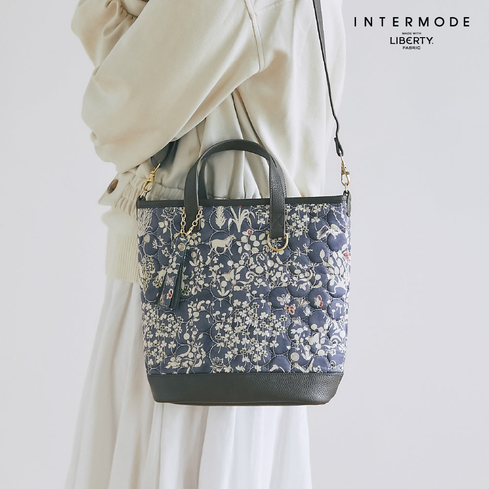 タッセル付きキルティングショルダーバッグ Yoshie 　スモーキーグレー