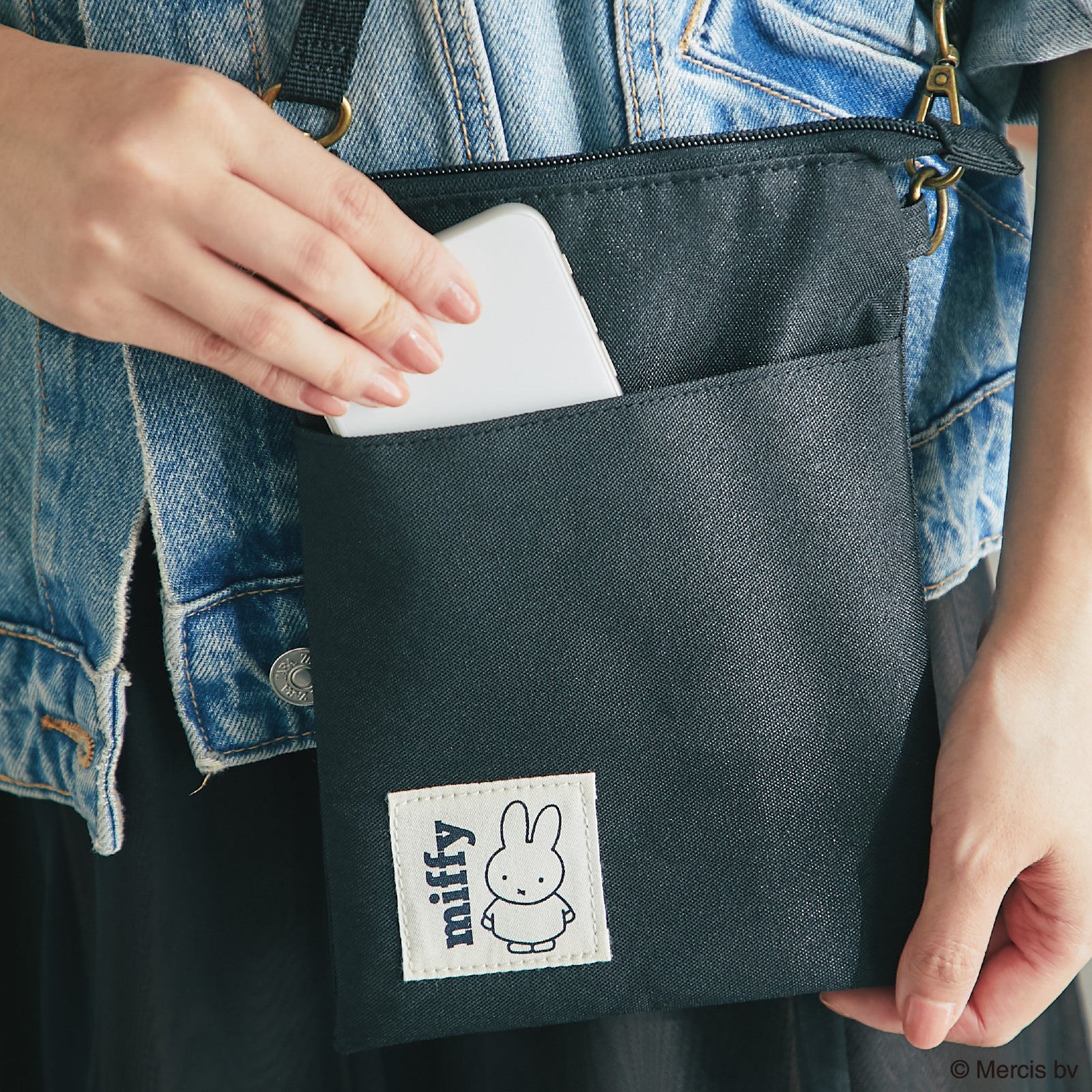 NEW】縦型ショルダーポーチ ミッフィー ブラック – INTERMODE KAWABE