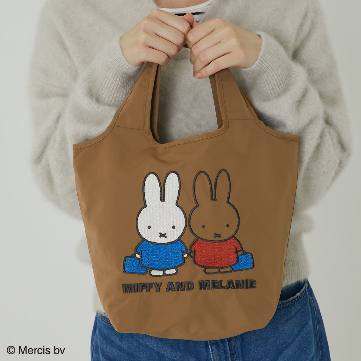 刺繍バッグ　ベージュ