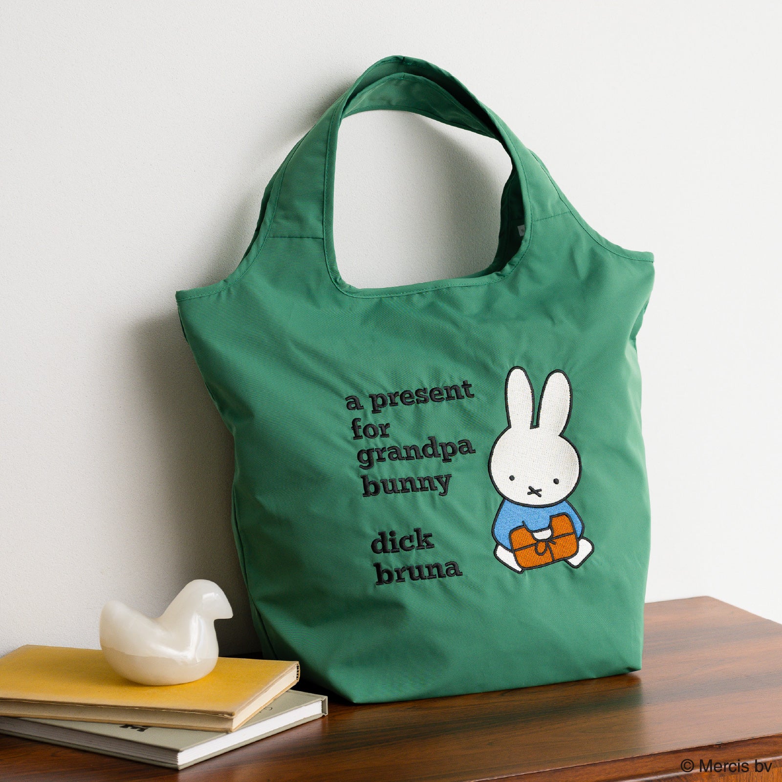 刺繡バッグ ミッフィーとプレゼント　グリーン