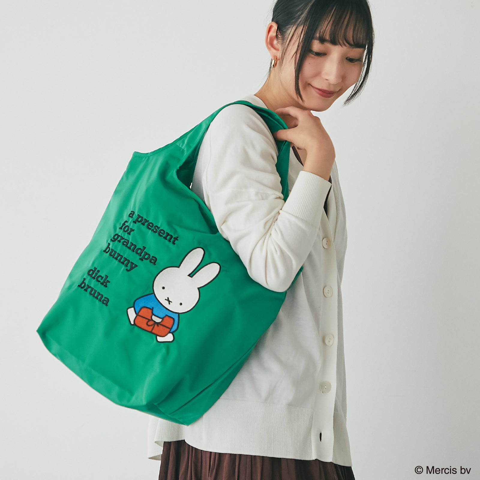 刺繡バッグ ミッフィーとプレゼント グリーン – INTERMODE KAWABE
