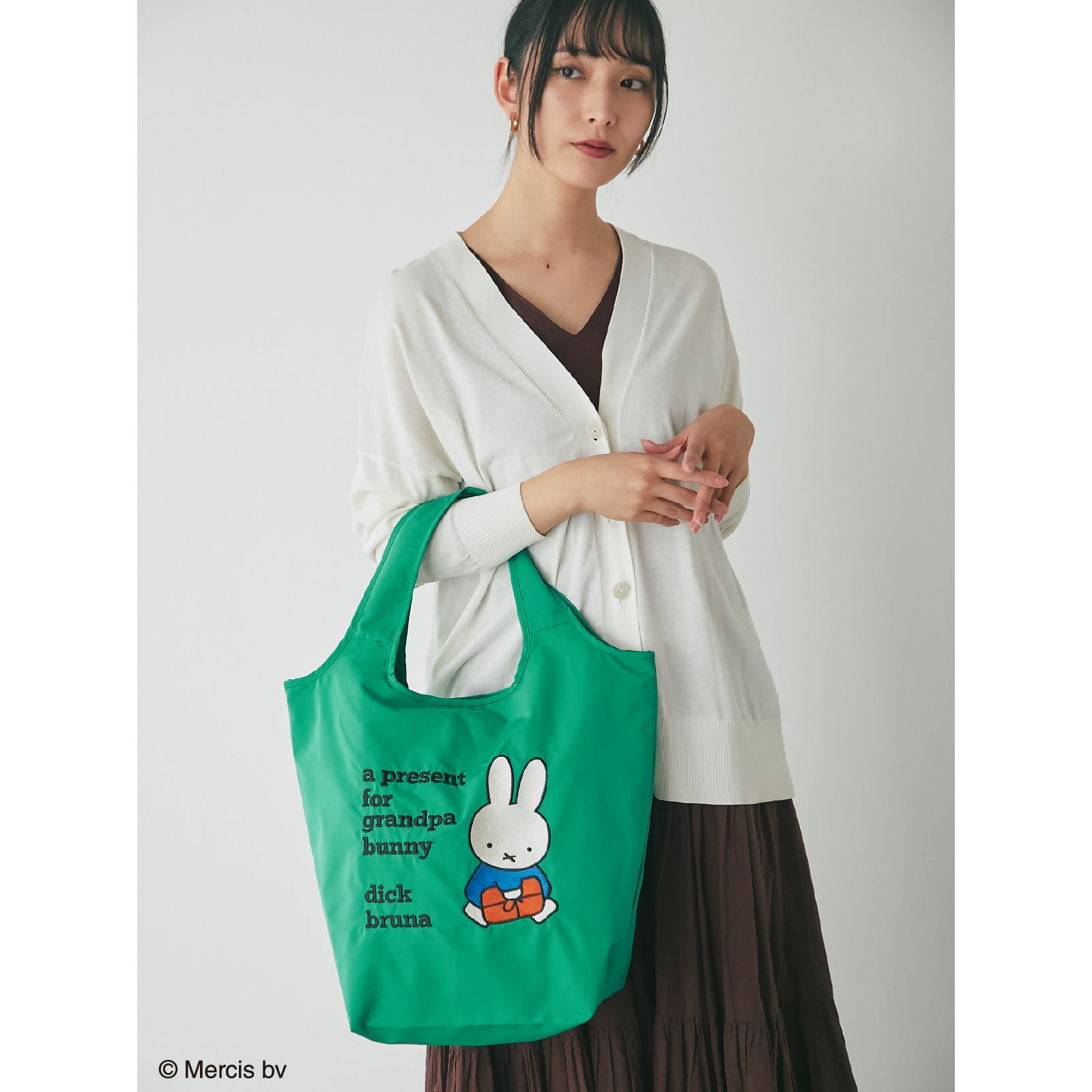 刺繡バッグ ミッフィーとプレゼント　グリーン
