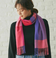 画像をギャラリービューアに読み込む, 洗えるカシミヤ チェックマフラー　ラズベリー
