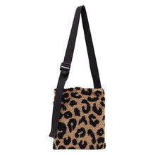 画像をギャラリービューアに読み込む, 【NEW】シープボアショルダー 　レオパード
