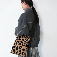 画像をギャラリービューアに読み込む, 【NEW】シープボアショルダー 　レオパード
