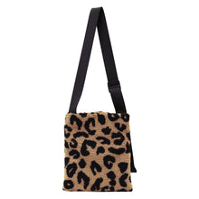 画像をギャラリービューアに読み込む, 【NEW】シープボアショルダー 　レオパード
