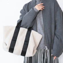 画像をギャラリービューアに読み込む, 【NEW】シープボアトートM 　アイボリー
