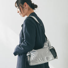 画像をギャラリービューアに読み込む, 【NEW】メタリックボディーバッグ 　シルバー
