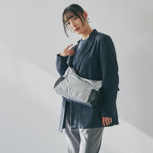 画像をギャラリービューアに読み込む, 【NEW】メタリックボディーバッグ 　シルバー
